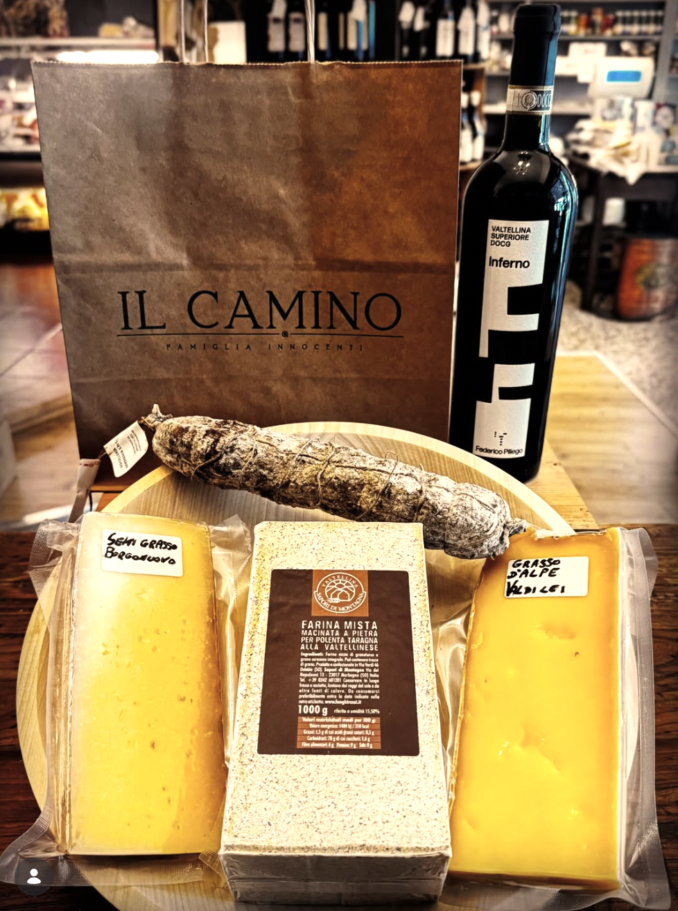 Prodotti e scaffali della Bottega Il Camino